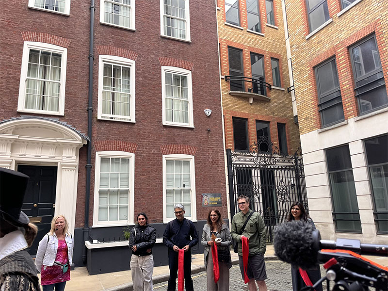 Street performance of A London Lark Rising